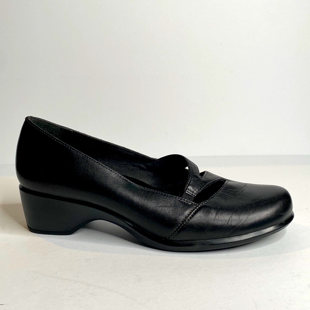 CLARKS Artisan Black Leather Slip On Loafer Flats!!! Size 7
